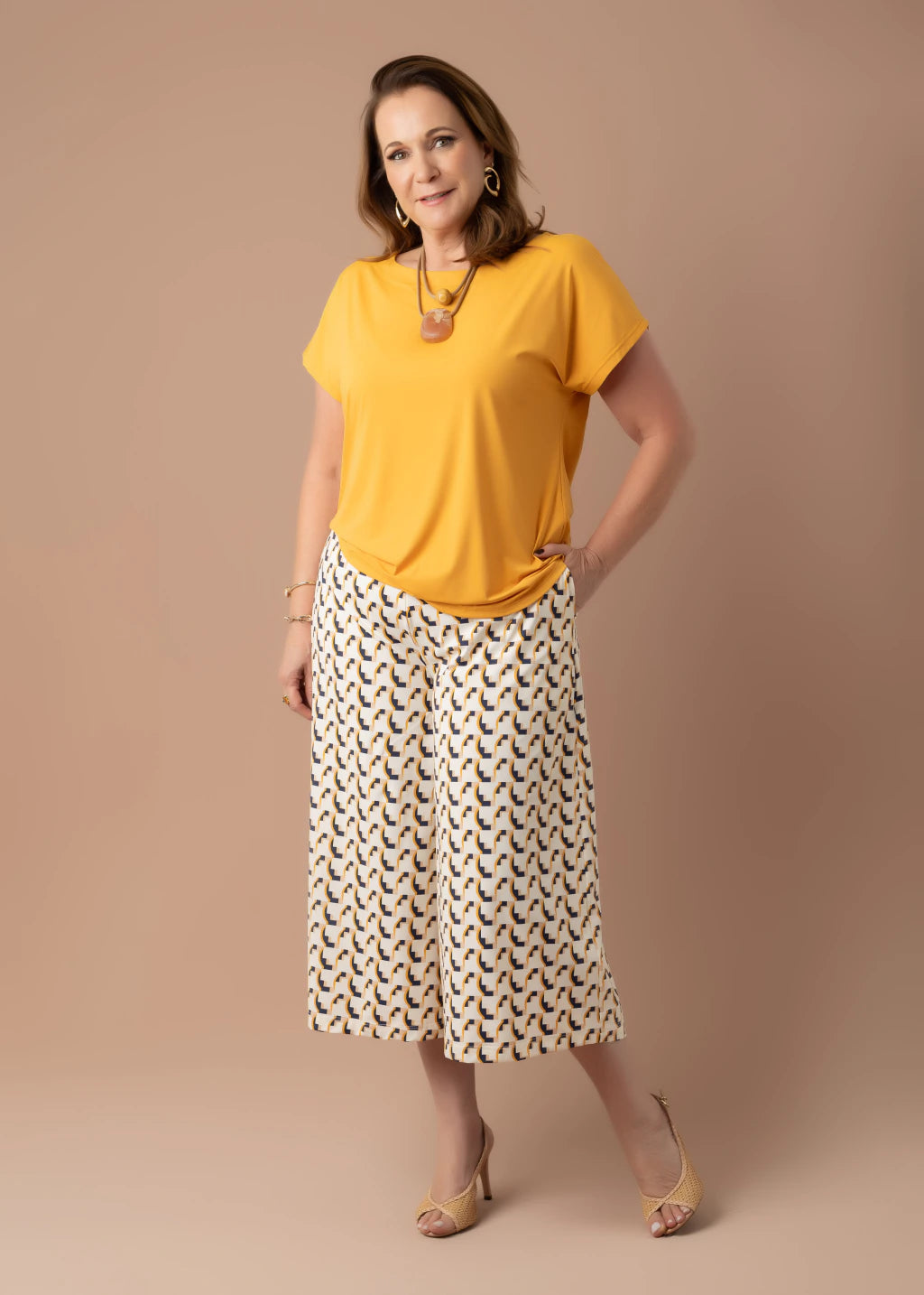 Blusa Orquídea Mostarda — malha Fluity, Vivanne Boutique