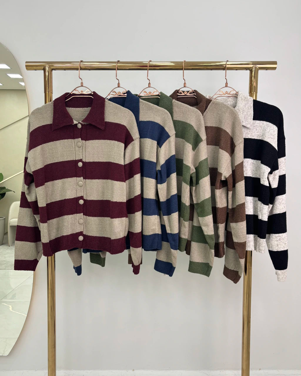 Blusa Polo Botão Estruturada — Vivanne Boutique