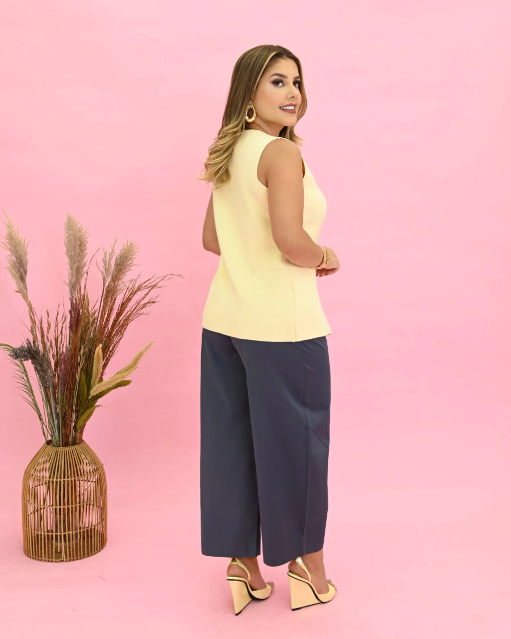 Colete Mara em tricô leve — Vivanne Boutique