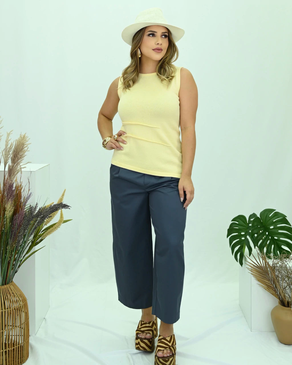Cropped Vivia Tricô Leve — Vivanne Boutique