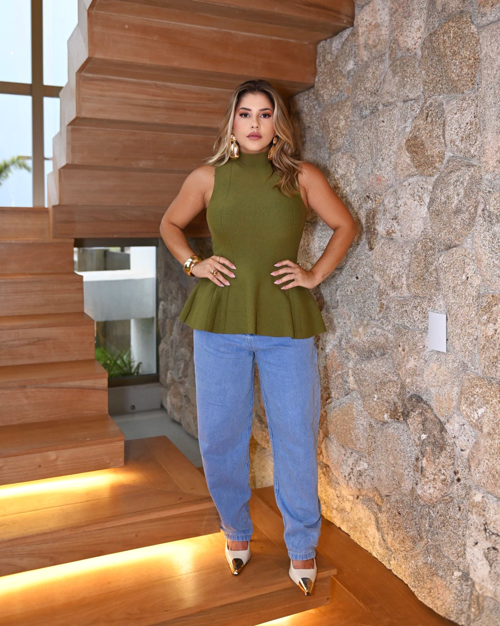 Blusa Peplun Gola estruturada — Vivanne Boutique